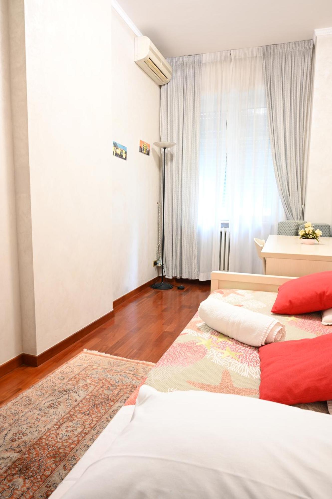Marco'S Apartment Colosseum Rzym Zewnętrze zdjęcie